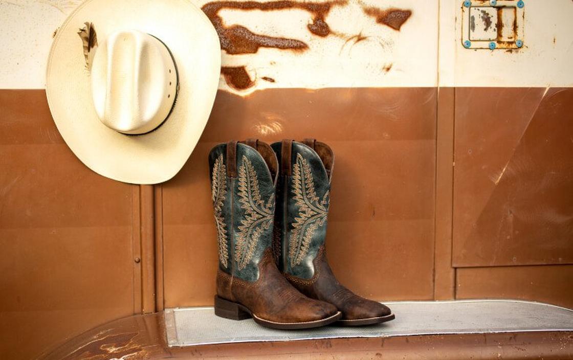 ariat boots with with hat